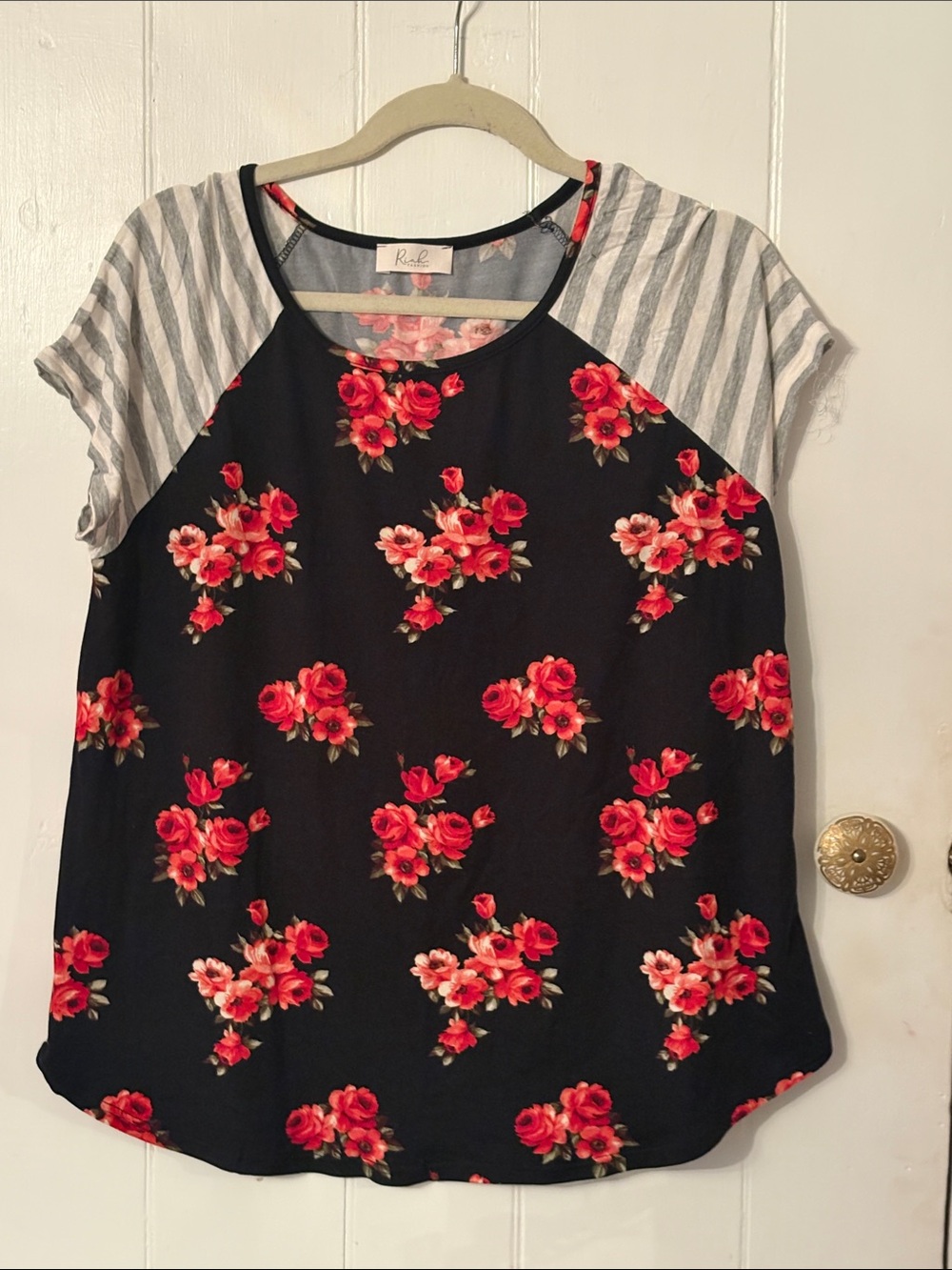 Riah Fashion Black Floral Raglan Tee with Gray Stripe Sleeves EUC XL